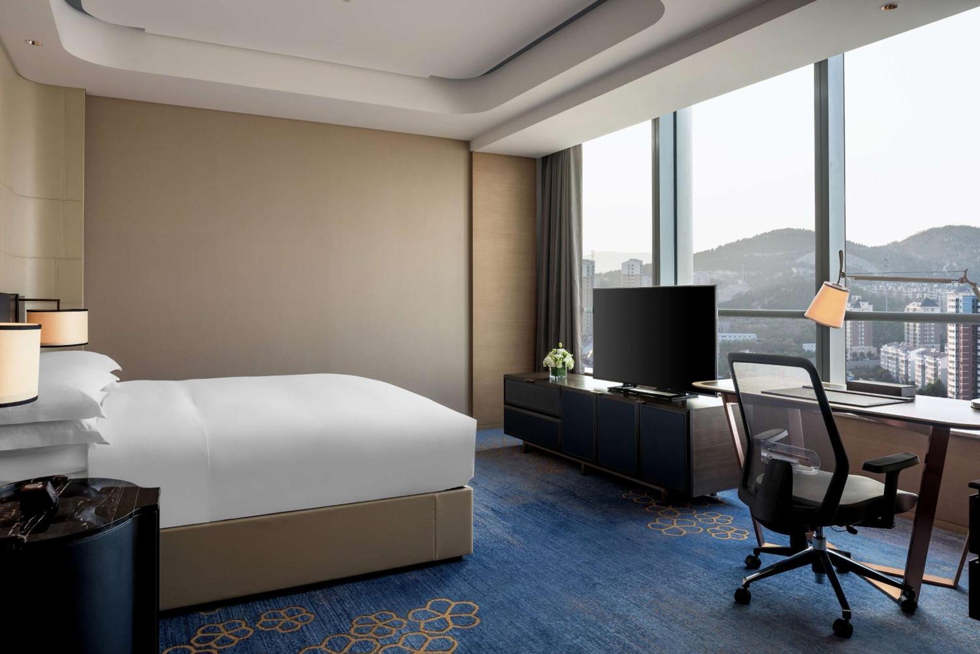 Hilton Jinan South Hotel & Residences Exterior photo